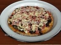 Пицца с сушеными грибами моховиками